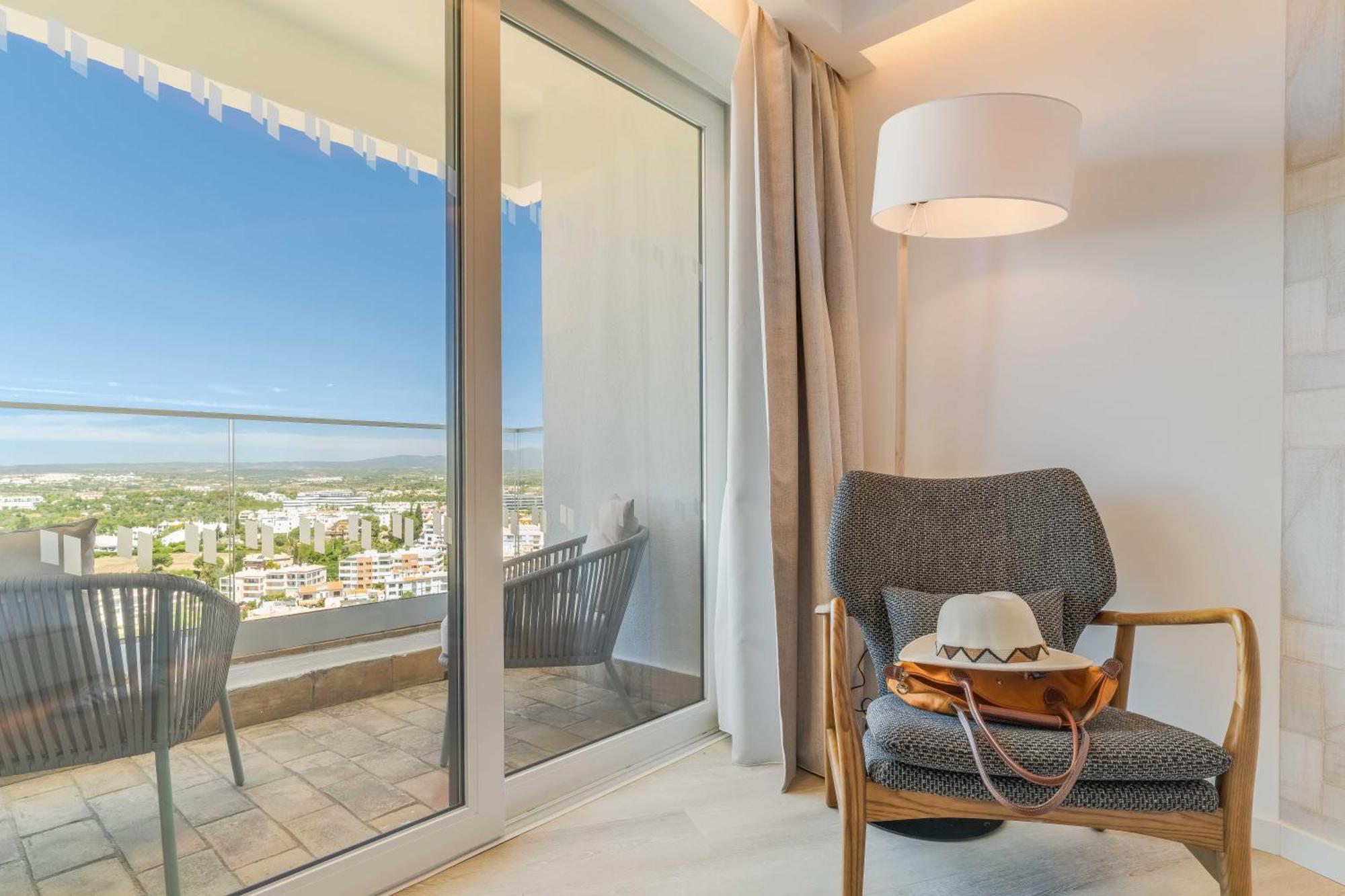 Pestana Blue Alvor Beach Exterior photo A room at the hotel